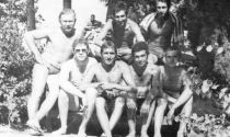 Лето 80г.Редкие минуты отдыха.2 мсб у бассейна 