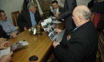 Вручение памятных подарков 